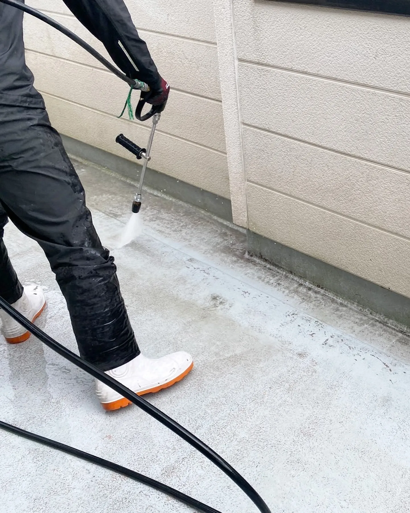 🔧 ベランダFRP防水・施工中！